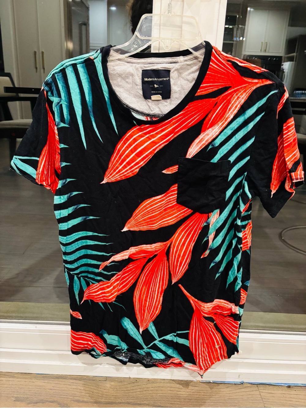 MODERN AMUSEMENT, Tropical Print Men’s Pocket Tee, Size Large